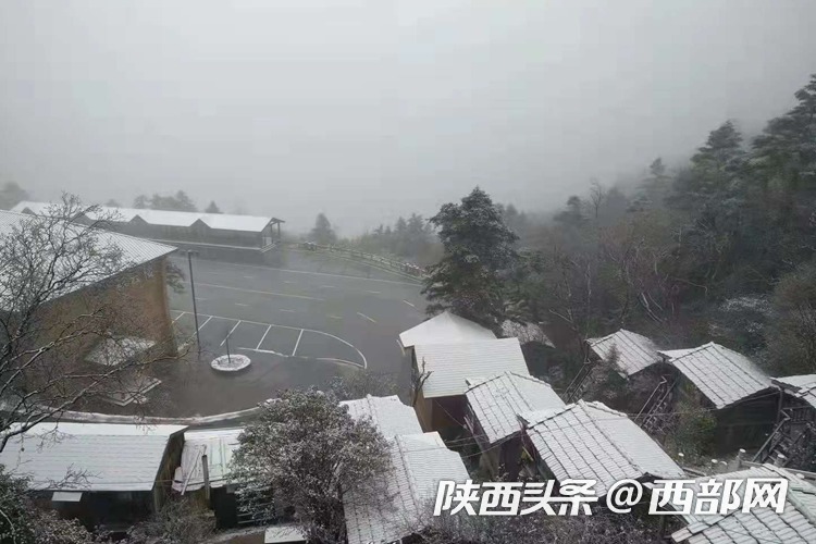 【中首 陕西】宝鸡第一场雪来袭！交警提醒：低速匀速行驶