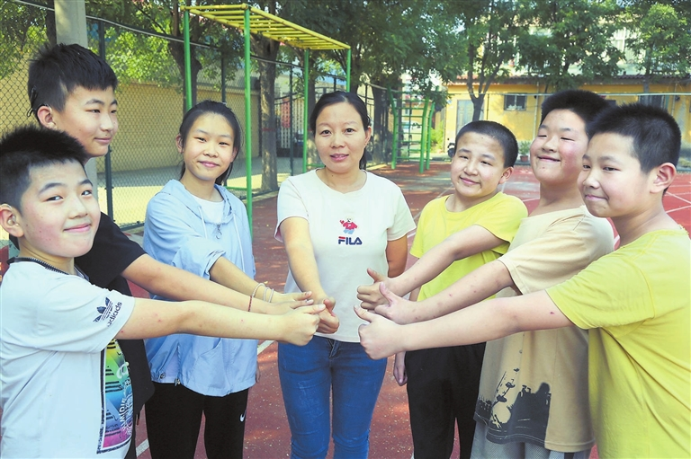 六个“天使”一个“妈”——记临汾市优秀班主任、市特殊教育学校教师王宝丽_fororder_27