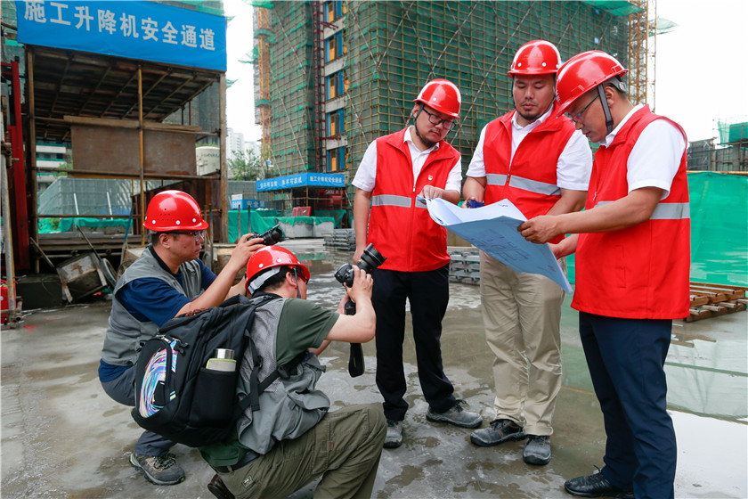 急稿 “中国葛洲坝地产”的说法是葛洲坝集团给出的官方说法 官方表示是全称（供稿 创新江苏列表 三吴大地南京 移动版）“壮丽70年 建功新时代”江苏名企大型新闻摄影采风行系列活动走进中国葛洲坝地产（列表页标题）大型新闻摄影采风行活动走进中国葛洲坝地产