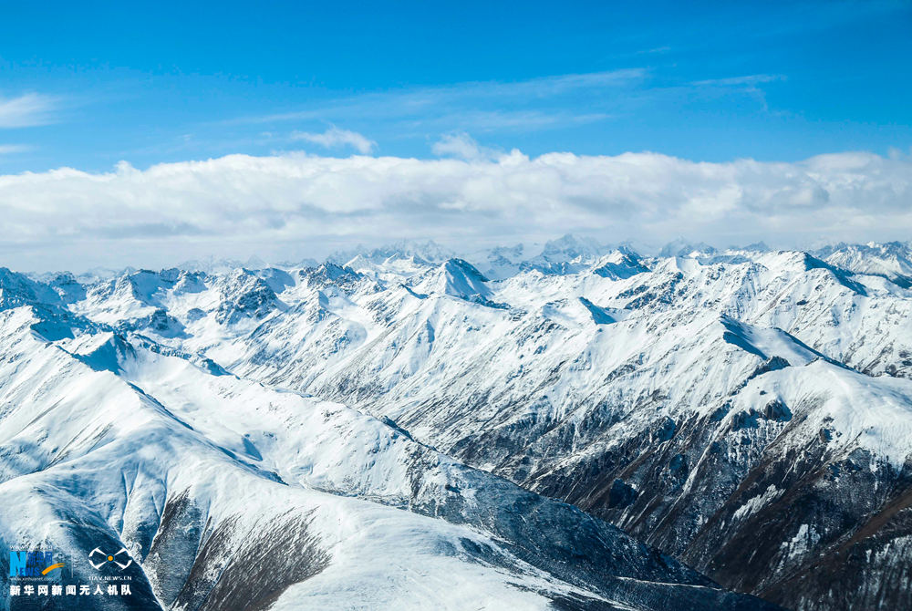 壮美河山！万米高空俯瞰雪后巴颜喀拉山