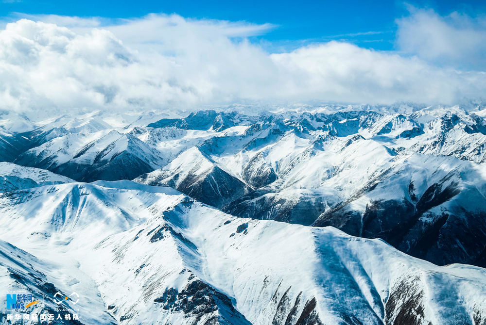 壮美河山！万米高空俯瞰雪后巴颜喀拉山