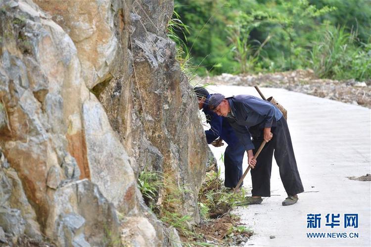 广西融水：修筑瑶乡脱贫路