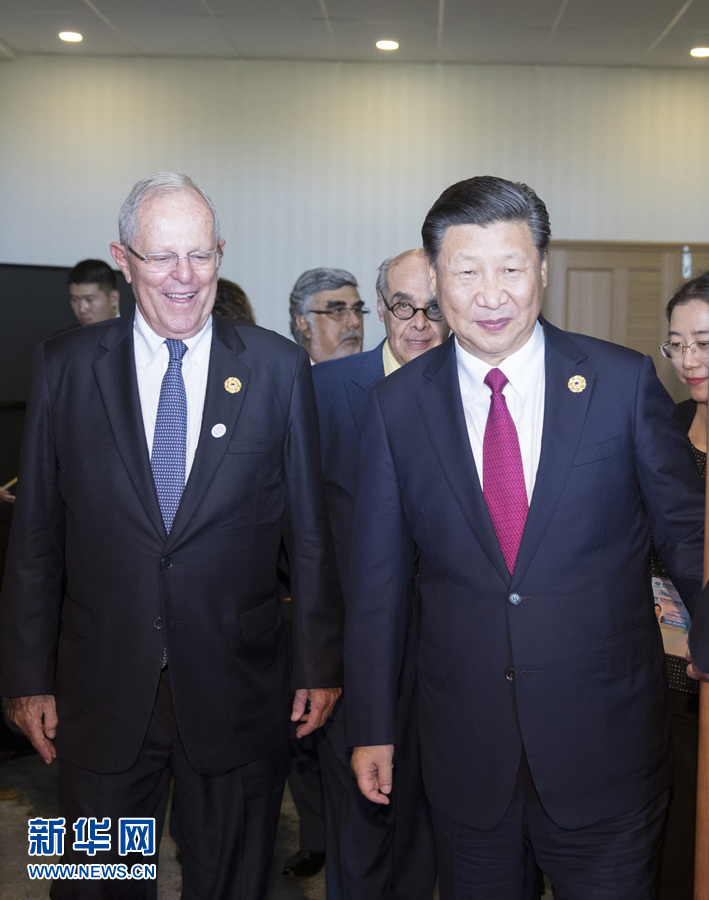 习近平出席亚太经合组织工商领导人峰会并发表主旨演讲