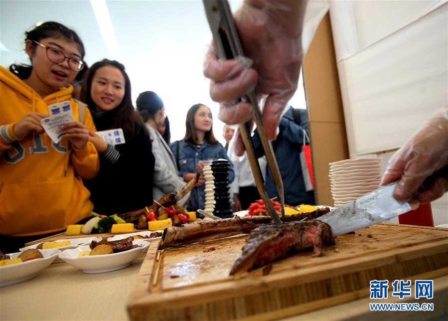 上海：高校美食节 比拼食堂菜