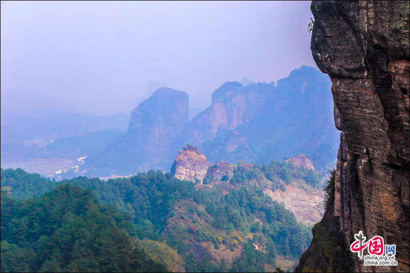 湖南崀山丹霞奇景 美如一幅瑰丽画卷