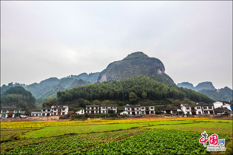 湖南崀山丹霞奇景 美如一幅瑰丽画卷