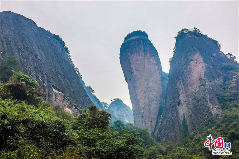 湖南崀山丹霞奇景 美如一幅瑰丽画卷