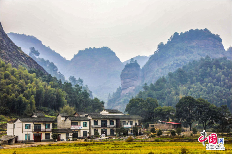 湖南崀山丹霞奇景 美如一幅瑰丽画卷