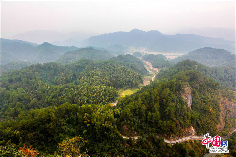 湖南崀山丹霞奇景 美如一幅瑰丽画卷