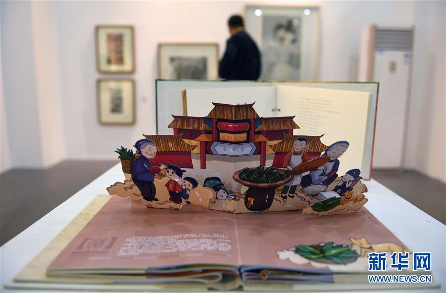 大学生艺术作品展 演绎传统与现代交融