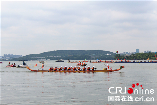 2019 International Dragon Boat Invitational Race Kicked off on East Lake in Wuhan