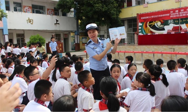 防城港市防城区：多部门联动助力学生提高法律意识