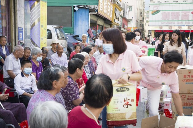 深圳狮子会正道服务队第十届敬老慰问活动走进九围社区