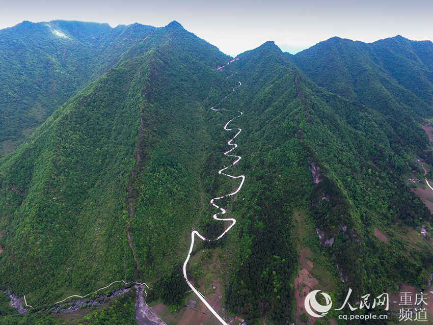 图片默认标题_fororder_大巴山有了通途。 谢险峰 摄