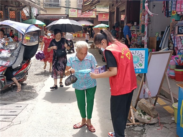 防城港市防城区开展“疫情防控+禁毒宣传”志愿服务活动