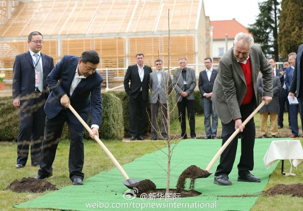 习近平做客捷克总统乡间官邸