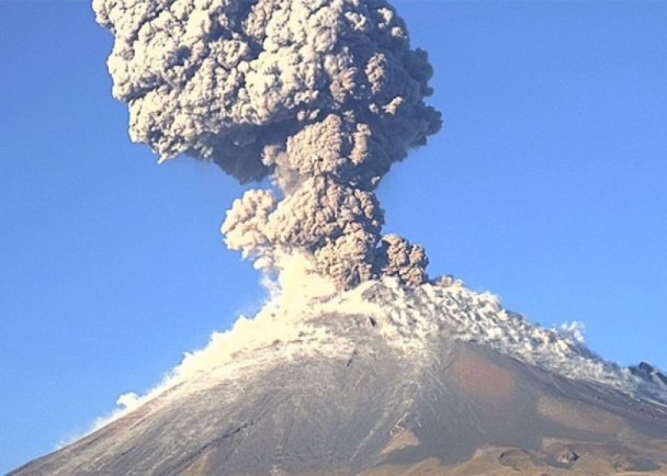 墨西哥火山24小时喷三次！恐有大喷发 威胁2000万居民