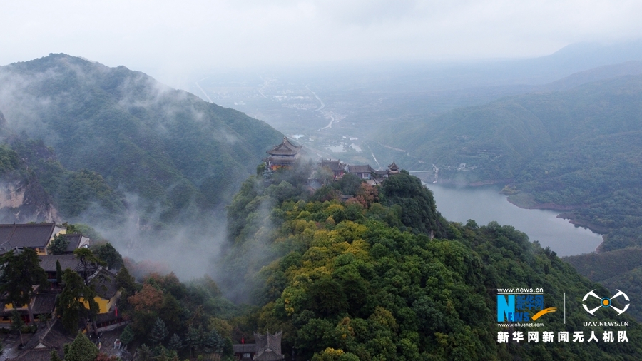 崆峒山“烟雨图”：翠峰古建“隐”云海_fororder_1