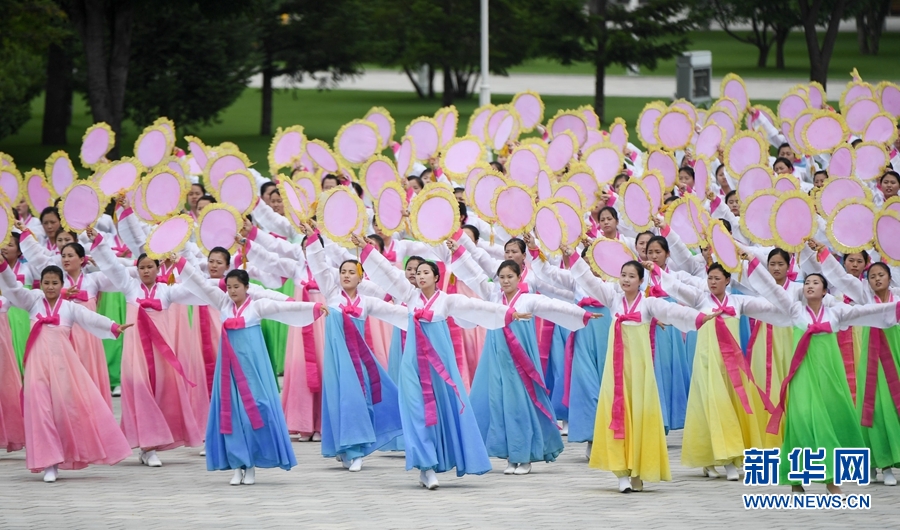 朝鲜民众热烈欢迎习近平