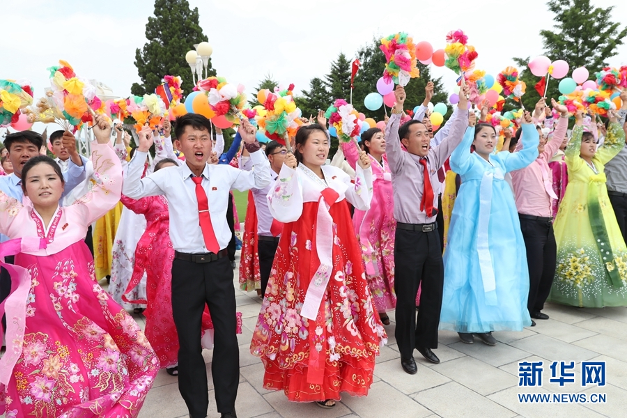 朝鲜民众热烈欢迎习近平