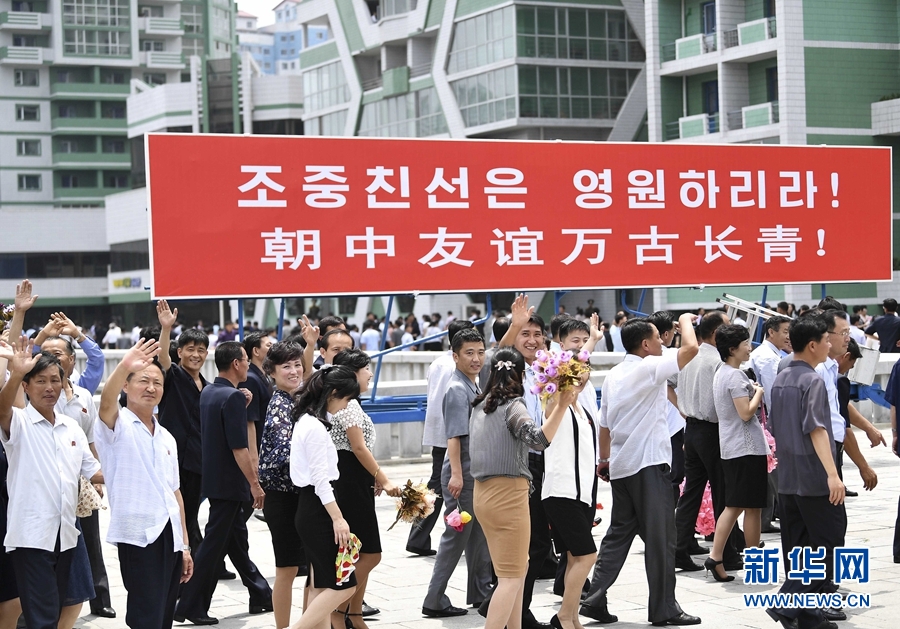 朝鲜民众热烈欢迎习近平