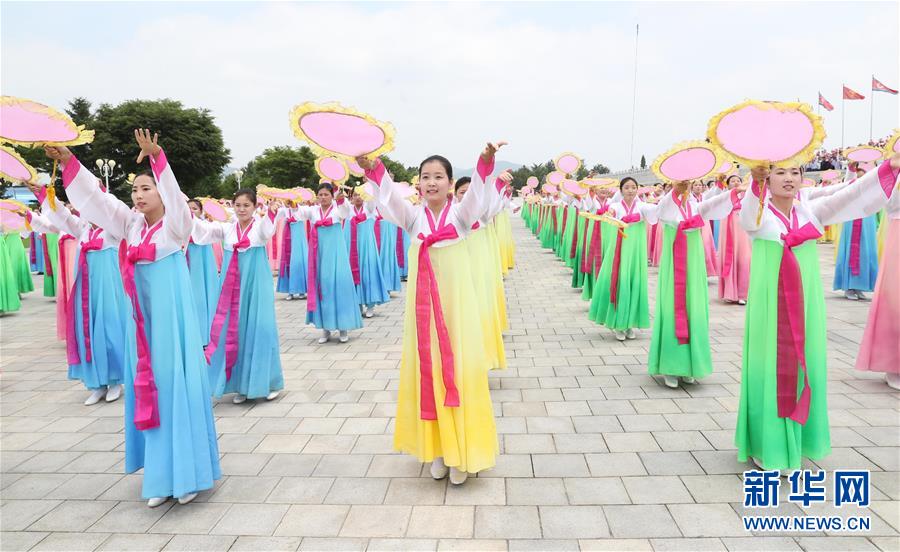 朝鲜民众热烈欢迎习近平