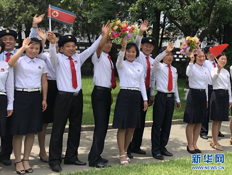 朝鲜民众热烈欢迎习近平