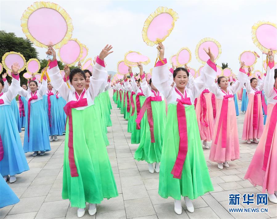 朝鲜民众热烈欢迎习近平