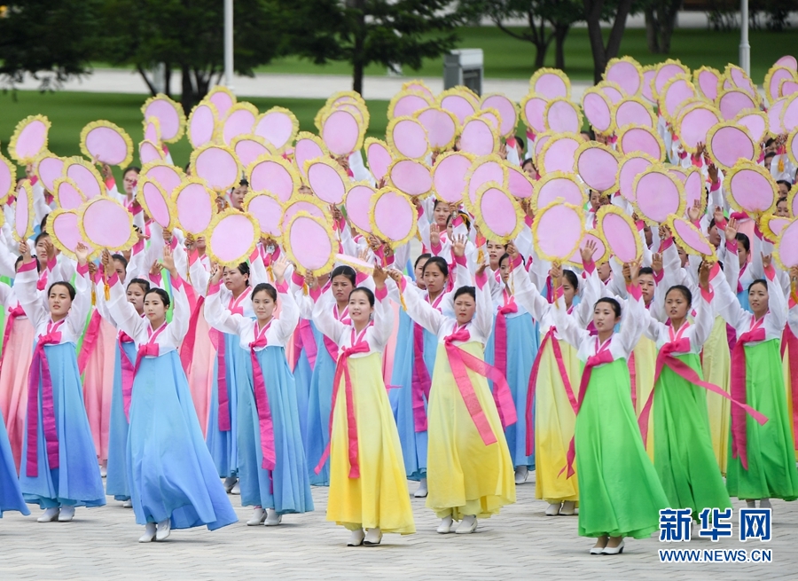 朝鲜民众热烈欢迎习近平