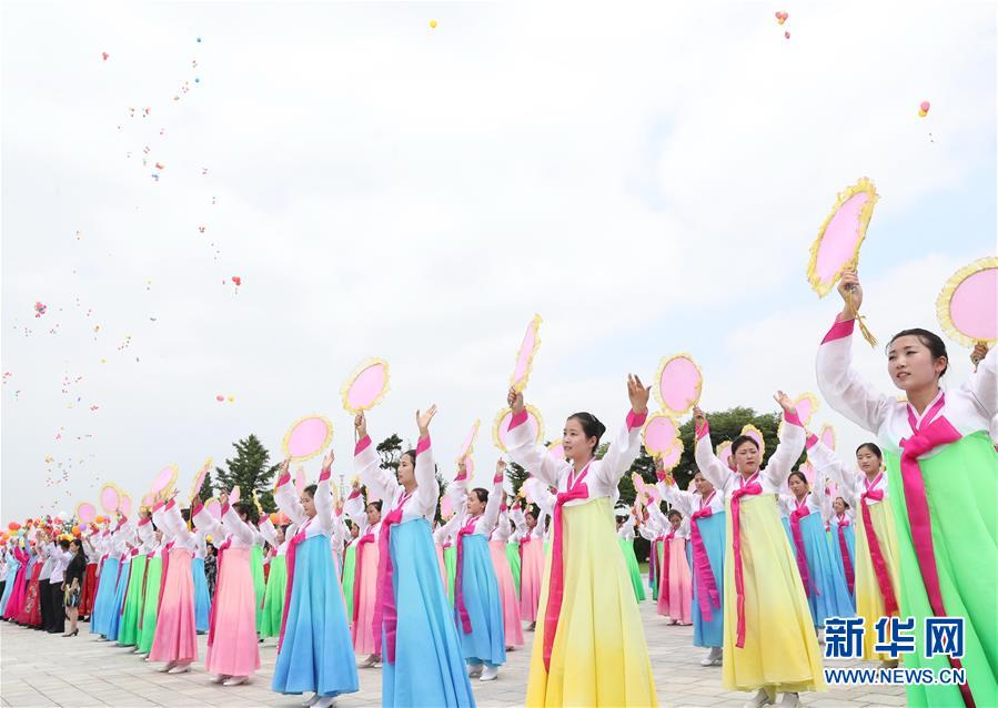 朝鲜民众热烈欢迎习近平