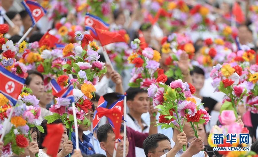 朝鲜民众热烈欢迎习近平