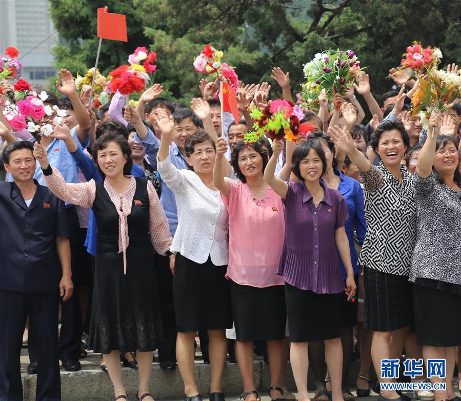 朝鲜民众热烈欢迎习近平