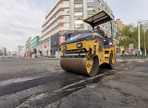 佳木斯市多条道路进行翻修维护