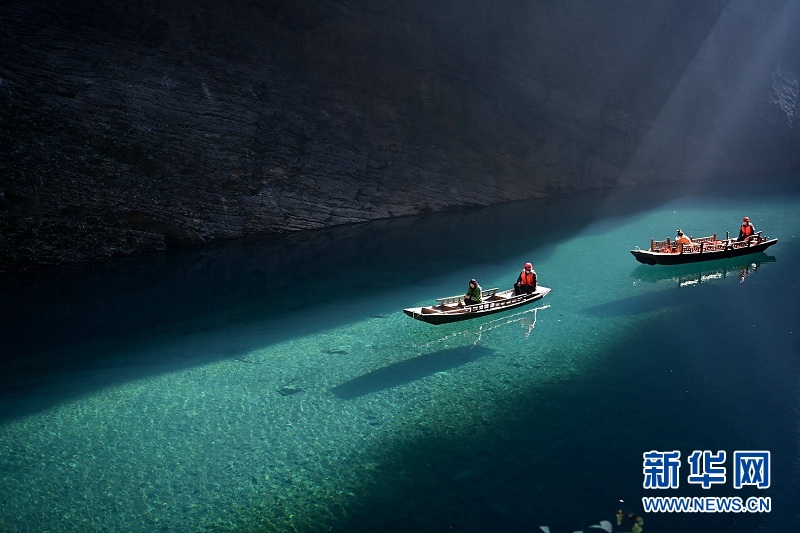 湖北屏山：峡谷圣境舟悬浮