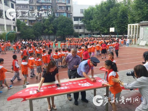 （要闻带摘要）提高学生识毒、防毒、拒毒意识 云岩公安禁毒宣传进校园