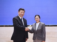 习近平会见老挝国会主席巴妮(组图)