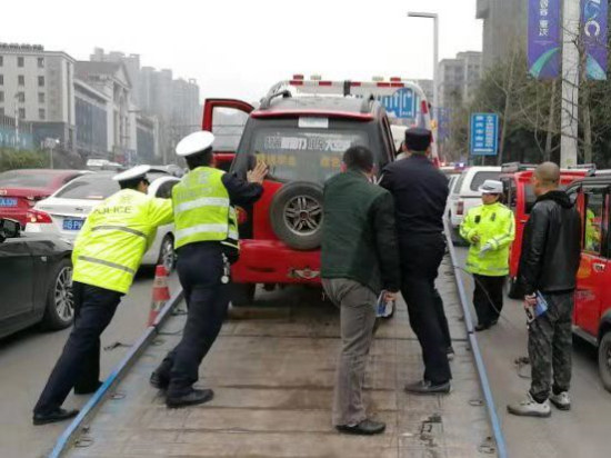 【CRI专稿 列表】重庆南岸交巡警多项措施治理城市交通堵点乱点