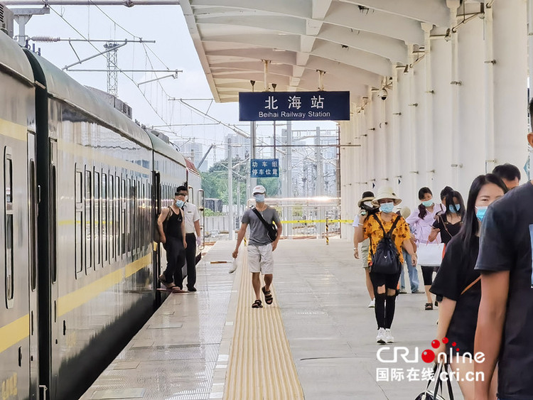 是慢火车系列报道【A】【关注“慢火车”·文旅】绿皮车一路风景一路温情