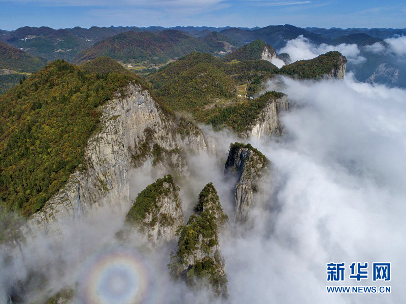 湖北恩施：峡谷秋色 胜景迷人