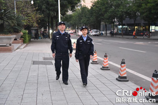 已过审【法制安全】云阳公安局设立护学岗 两百警力任学生“守护神”