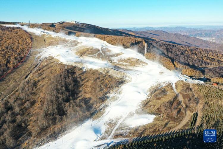 河北崇礼：冬奥赛场造雪忙