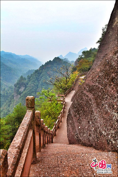 湖南崀山：蜿蜒的无尽天梯像是通往秘境