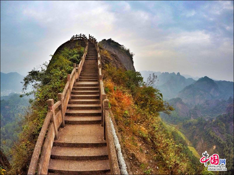 湖南崀山：蜿蜒的无尽天梯像是通往秘境