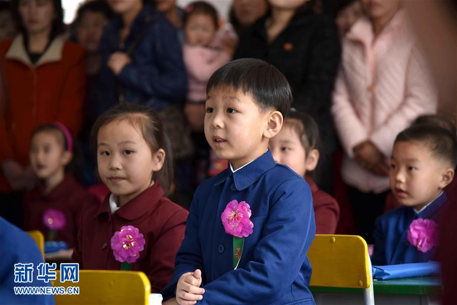 朝鲜学生迎来新学年