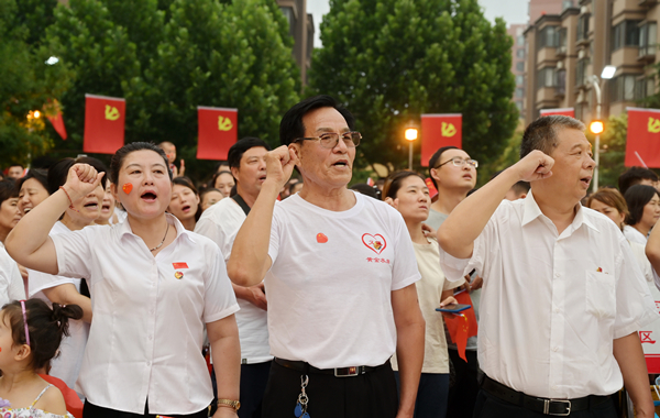 供稿【CRI看山西-列表】【党建文化-列表】【三晋大地-运城】【首页标题】运城黄金水岸小区举办系列党庆活动 【内容页标题】运城黄金水岸社区举办“迎七一、颂党恩、献爱心”主题活动