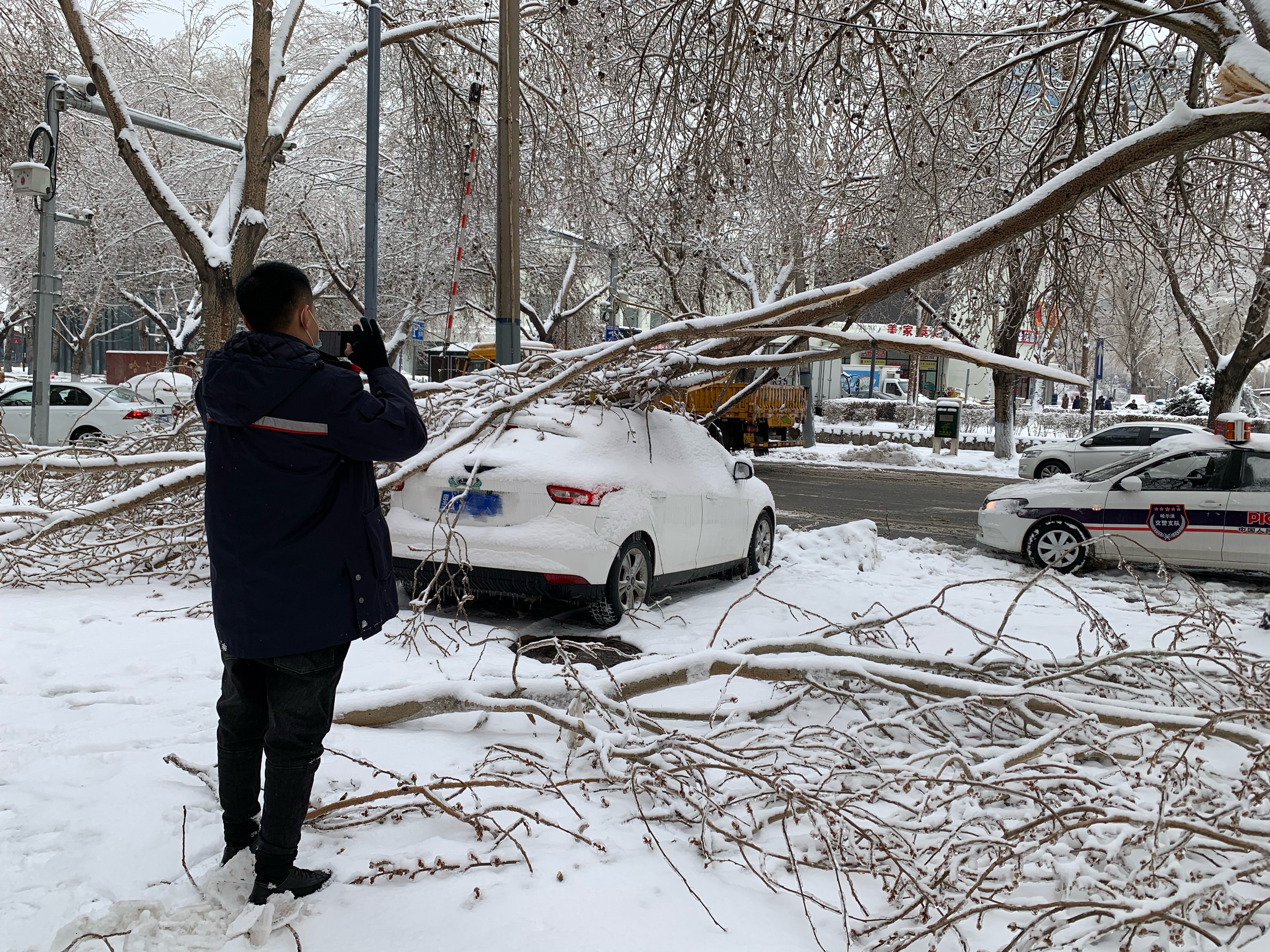 迎战大风雪！人保财险黑龙江省分公司撑起防灾减损“暖心伞”_fororder_微信图片_20211109115833