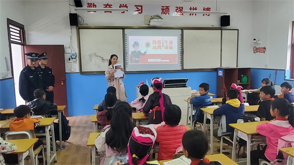 防城港防城区：禁毒教育进校园