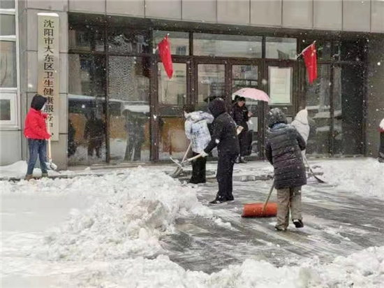 凝聚合力破冰前行：沈阳大东区卫健中心积极参与除雪工作_fororder_图片6