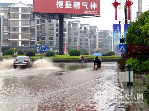 中央气象台发布暴雨蓝色预警 西南局地有大暴雨