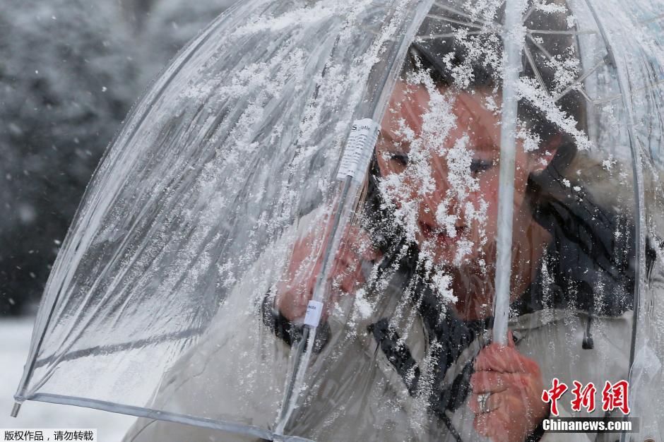 美国波士顿四月遇暴雪天气 大雪纷飞